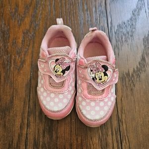 Cute light up girls pink shoes size 6